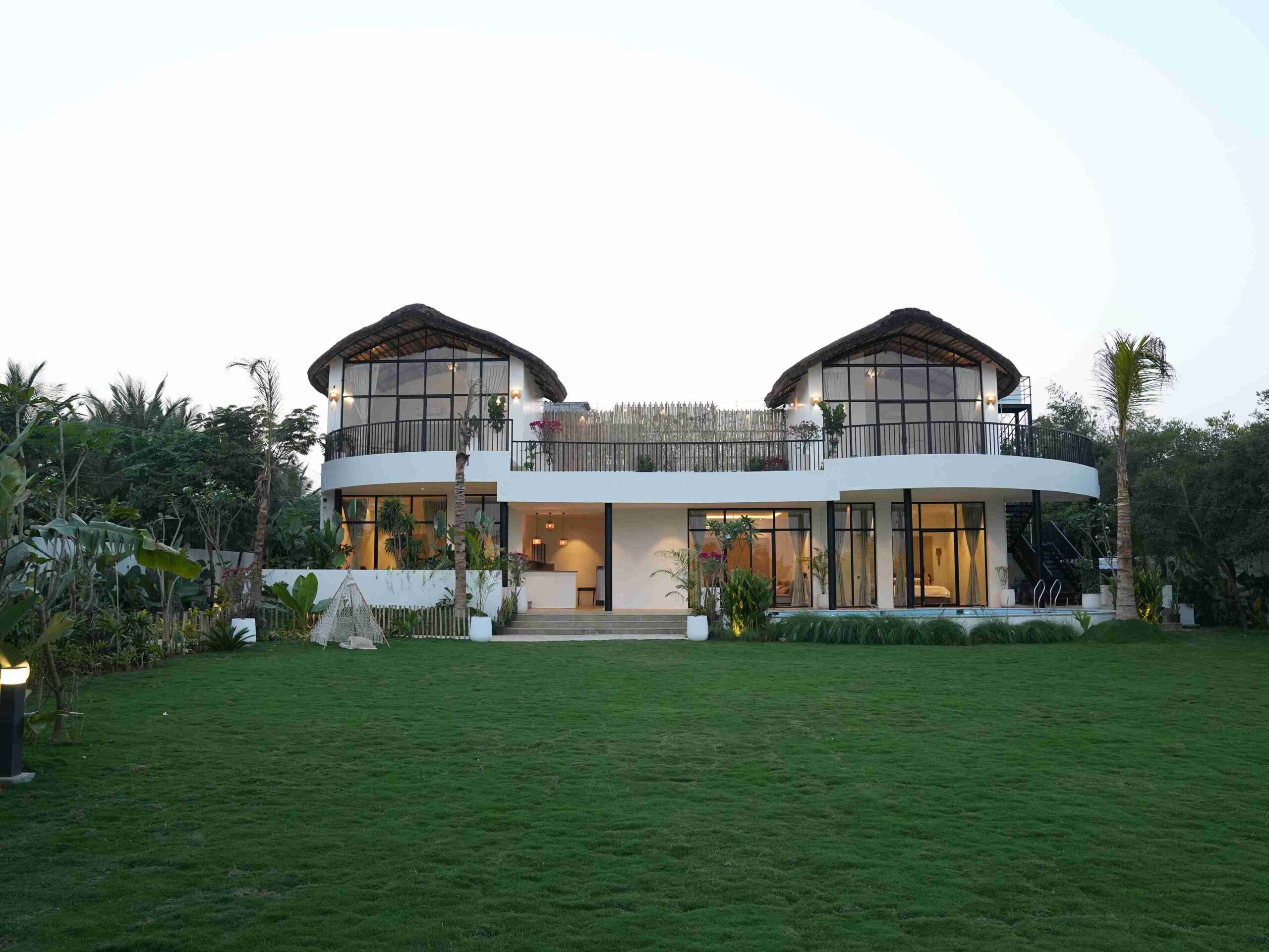 Villa Hidden in Leaves (VHIL)